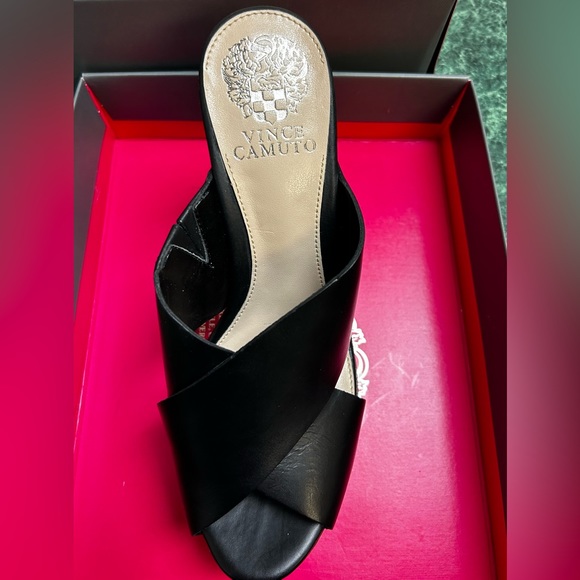 Vince Camuto Elida Black Vintage Leather Sandal - Picture 1 of 5